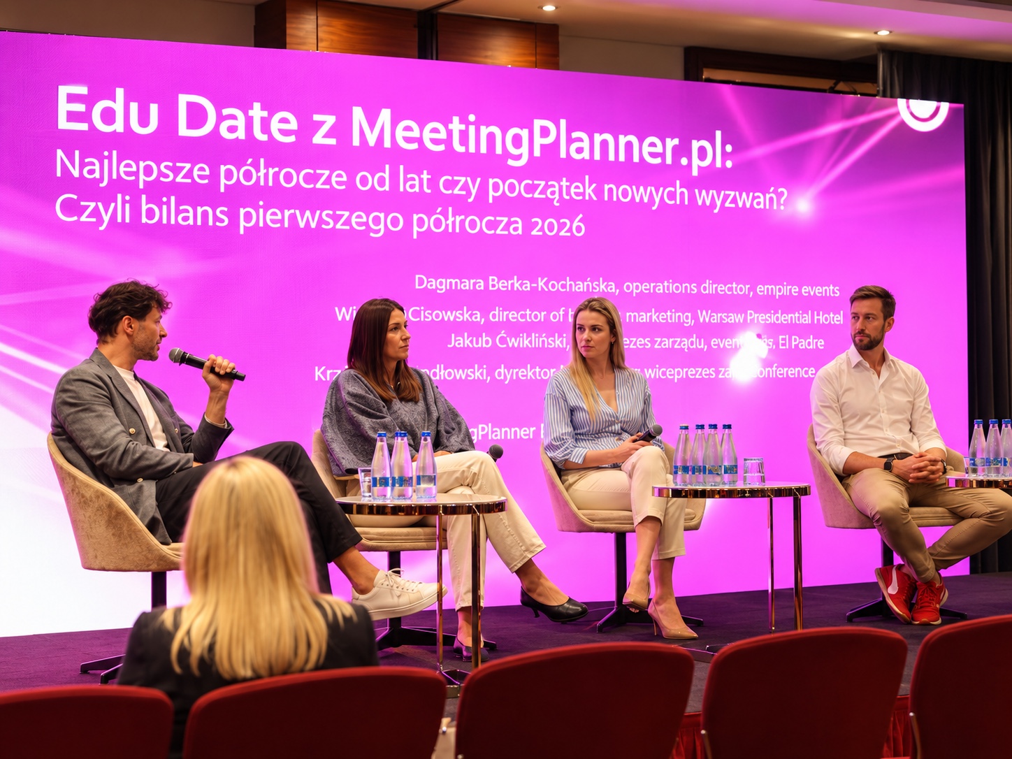 Panel dyskusyjny podczas konferencji branżowej